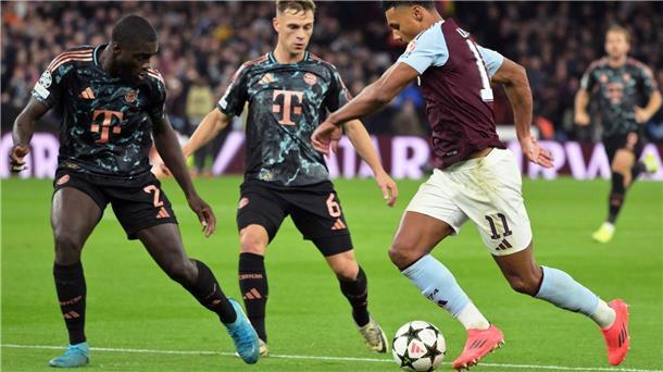 0:1 bei Aston Villa: Bayern verlieren erstmals unter Kompany Liefern sich stellvertretend für ihre Teams einen harten Kampf: Die Münchner Dayot Upamecano (l) und Joshua Kimmich sowie Villas Ollie Watkins.