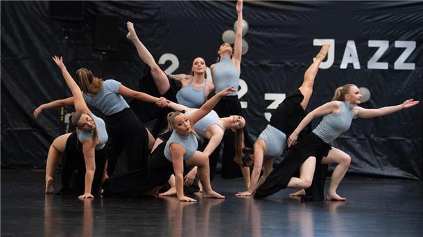 Die Jazz- und Modern/Contemporary-Gruppe "Imperfection" vom OSC Bremerhaven