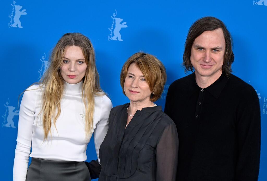Favoriten und Hollywood-Besuch bei der Berlinale Lilith Stangenberg, Corinna Harfouch und Lars Eidinger sind zusammen im Film „Sterben“ von Regisseur Matthias Glasner zu sehen.