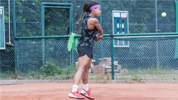 Lilly-Rose Tengbe musste sich an Position 2 zwar im Einzel geschlagen geben, am Ende setzte sie sich jedoch mit den BTV-Damen durch.