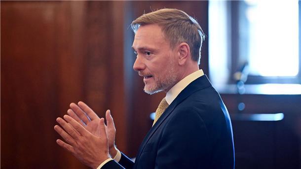 Lindner: Mehr Ambition bei ökonomischen Reformen nötig Lindner ist für Gespräche mit Unternehmern in New York und reist dann zum Internationalen Währungsfonds weiter.