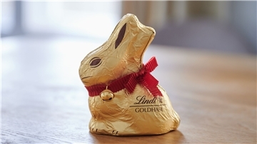 Lindt produziert nach eigenen Angaben jährlich inzwischen rund 150 Millionen „Goldhasen“ in über 50 Ländern. Der Chocolatier wehrt sich seit Jahren gegen ähnliche Konkurrenzprodukte.