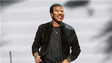 Lionel Richie singt für Charles & Camilla.