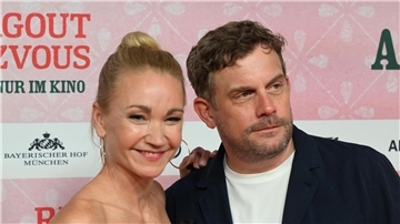 Lisa Maria Potthoff und Sebastian Bezzel bei der Premiere von „Rehragout-Rendezvous“ in München.