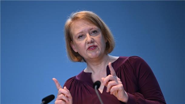 Kindergrundsicherung: Paus wehrt sich gegen Kritik Lisa Paus spricht bei einer Pressekonferenz. (Archivbild)