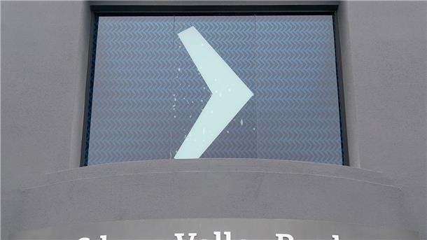 Wie weit weg ist die Silicon Valley Bank? Logo am Hauptsitz der Silicon Valley Bank im kalifornischen Santa Clara.