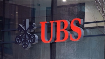 Logo der Schweizer Großbank UBS: Die Bank will tausende Mitarbeiter abbauen.