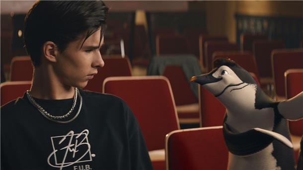 Die Filmstarts der Woche Loris Sichrovsky als Jo Wieland in einer Szene des Films „Die Schule der magischen Tiere 2“.