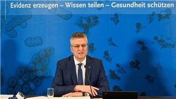 Lothar Wieler ist Präsident des Robert Koch-Instituts. Es veröffentlicht täglich die 7-Tage-Inzidenz - verlässlich, aber inaktuell.