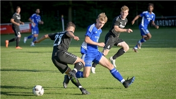 LTS (blau) kassierte beim SV Hemelingen eine deutliche Niederlage.