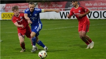 LTS-Kapitän Luca Strafehl im Zweikampf gegen ESC-Akteur Jasper Vogler.