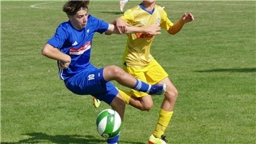 Luca Fitter (links) und die U15 des JFV Bremerhaven müssen in der Regionalliga an Robustheit zulegen.