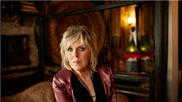 Lucinda Williams erzählt hinreißende  „Stories From A Rock N Roll Heart“.