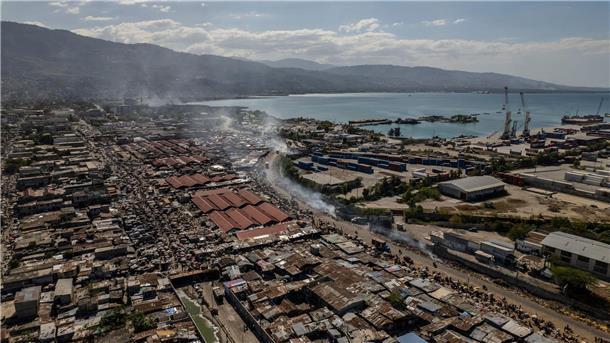 UN besorgt über zunehmende Gewalt in Haiti Luftaufnahme des Stadtteils La Saline in Haitis Hauptstadt Port-Au-Prince. Die Menschen in dem Karibikstaat leiden unter einer äußerst schlechten Sicherheits-, Versorgungs- und Gesundheitslage. Banden kämpfen mit brutalen Mitteln um Territorium.