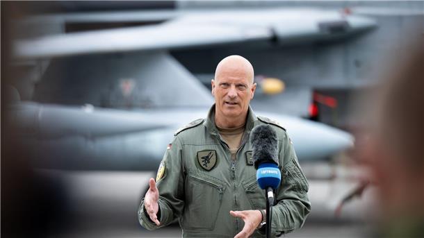 Luftwaffen-Inspekteur: Deutschland ist Drehscheibe für Nato Luftwaffen-Inspekteur Ingo Gerhartz betont die Bedeutung der militärischen Infrastruktur für die Verteidigung im westlichen Bündnis.