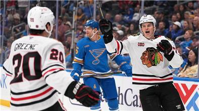 Nach NHL-Doppelpack: Reichel wechselt zu den Canucks Lukas Reichel (r) erzielte vor wenigen Tagen erstmals zwei Tore in einem NHL-Spiel. (Archivbild)