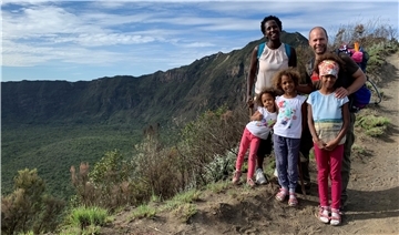 Lukas Rösel mit seiner Familie in Kenia