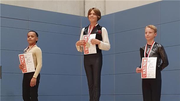 Lunis Maximilian Seedorf (Mitte) ergatterte in einem starken Feld der Jungen in der Klasse der Schüler C die Goldmedaille.