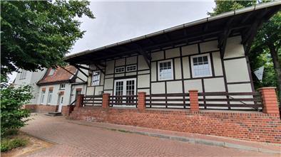 Macht noch einen guten Eindruck: das Nordholzer Wohn- und Geschäftshaus, in dem sich einst das Bahnhofsgebäude befand.