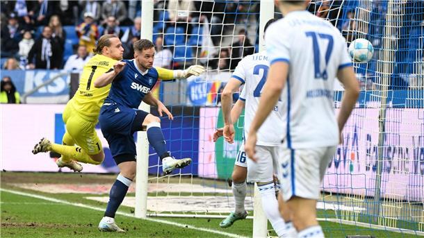 Trotz Führung: Magdeburg kassiert Dämpfer im Aufstiegskampf Machtlos beim Gegentor: Dominik Reimann kann gegen Christoph Kobald nichts mehr ausrichten.