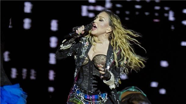 Operation Madonna: Anderthalb Millionen Menschen bei Konzert Madonna tritt in der letzten Show ihrer „The Celebration Tour“ am Strand der Copacabana auf.