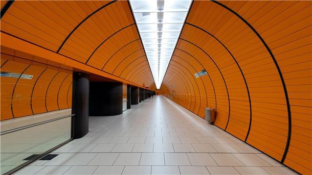 März 2020 in München: So leer ist es in U-Bahnhöfen selten.