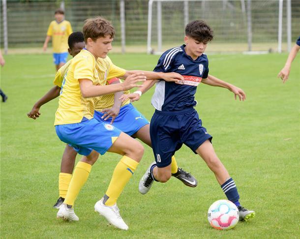 U15 des JFV Bremerhaven verliert nach 2:0-Führung mit 2:3 gegen Braunschweig Mahmut Sincar (rechts) schoss das erste Saisontor für den JFV Bremerhaven.