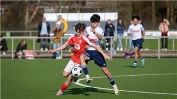 Mahmut Sincar (rechts) und der JFV Bremerhaven haben am Samstag ein wichtiges Heimspiel vor der Brust.