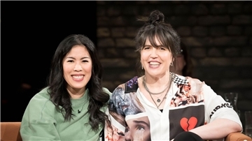Mai Thi Nguyen-Kim (l) und Marie Meimberg bringen die Kinderbuchreihe „BiBiBiber hat da mal ‚ne Frage“ heraus.
