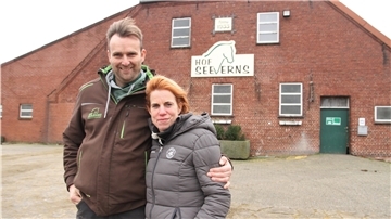 Maike Harbers-Bahr und Jan-Dierk Harbers sind froh, die Umstellung auf Bio gewagt und erfolgeich vollzogen zu haben.