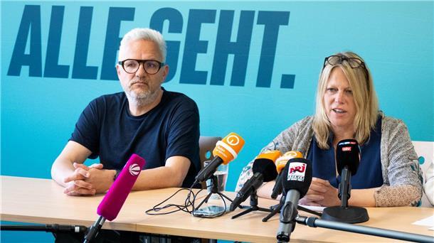Bremer Grüne für Eintritt in Koalitionsgespräche Maike Schaefer und Florian Pfeffer (Bündnis 90/Die Grünen) geben eine Pressekonferenz.
