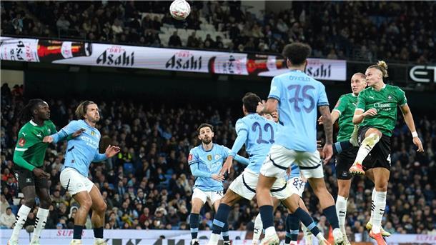 Manchester City vermeidet Blamage gegen Pokalschreck Maksym Talowjerow (r.) sorgte für das 1:0 von Plymouth bei Manchester City.