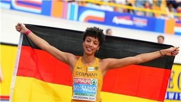 Malaika Mihambo freute sich über EM-Bronze im letzten Versuch.