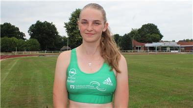 Malin Sulenski (TSV Wehdel) gewann bei den U18-Mehrkampf-Meisterschaften zwei Bezirkstitel.