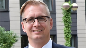 Mann mit Brille