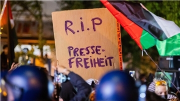 Manche Reporter wurden bei ihrer Arbeit angegriffen.