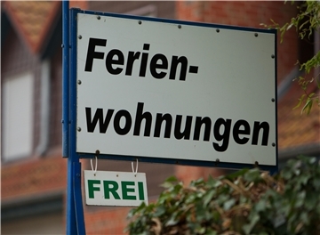 Manche solcher Schilder dürften aus Butjadingen bald verschwinden, wenn der Landkreis nachträgliche Genehmigungen versagt. 