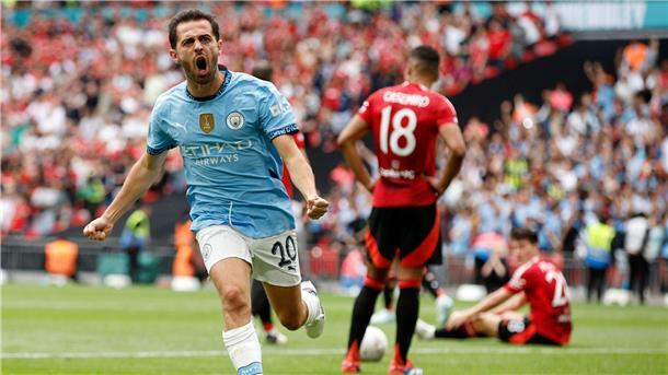 City besiegt United im Supercup im Elfmeterschießen Manchester City gewinnt den Community Shield im Stadtderby gegen Manchester United.