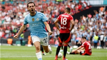 Manchester City gewinnt den Community Shield im Stadtderby gegen Manchester United.