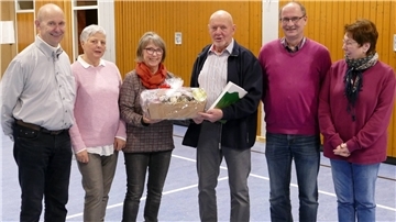 Alter und neuer Vorstand der Wanderabteilung des TSV Lunestedt: Hartmut Spreen, Sigrid Speidel, Ingeborg Runge-Spreen, Manfred Röper, Dr. Karsten Gall und Angela Gotthardt.