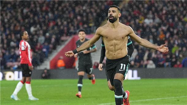 Liverpool müht sich zum Sieg und baut Tabellenführung aus Mann des Spiels: Mohamed Salah traf beim Sieg in Southampton zweimal für Liverpool.