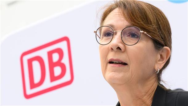 Bundesregierung: Generalsanierung reicht nicht aus Manuela Herbort, Konzernbevollmächtigte der Deutschen Bahn.