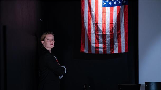 Mara Widmann spielt die Hauptrolle in „Die Zwölf Geschworenen“. Sie liefere ein „Bravourstück der Schauspielkunst“ lobte die Süddeutsche Zeitung die Schauspielerin in der Inszenierung des Zentraltheaters, das mit seinem Gastspiel gleich zu Beginn des Jahres ein kulturelles Highlight setzt.