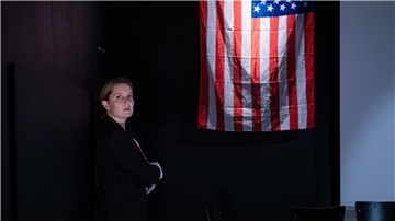 Mara Widmann spielt die Hauptrolle in „Die Zwölf Geschworenen“. Sie liefere ein „Bravourstück der Schauspielkunst“ lobte die Süddeutsche Zeitung die Schauspielerin in der Inszenierung des Zentraltheaters, das mit seinem Gastspiel gleich zu Beginn des Jahres ein kulturelles Highlight setzt.