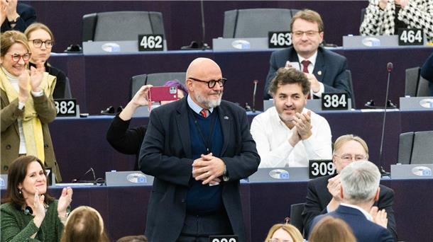 Nach Korruptionsskandal: Sozialdemokrat EU-Parlamentsvize Marc Angel nimmt nach seiner Wahl zum Vizepräsidenten des Europäischen Parlaments Applaus entgegen.