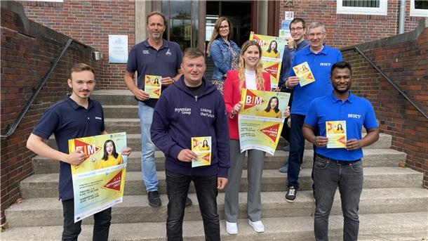 Marc Ulbricht (von links), Holger Gerdes, Malte Hollmann, Annika Zimmermann, Carina Mittelstädt, Renko Buhr, Helmut Schmidt und Vinithan Vigneswaran werden die Betriebe und die Stadt Nordenham auf der Berufsinformationsmesse in Bremerhaven vertreten.