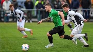 Marcel Meyer (links) war gegen seinen Ex-Club Ritterhude für den FC Hagen/Uthlede erfolgreich. 