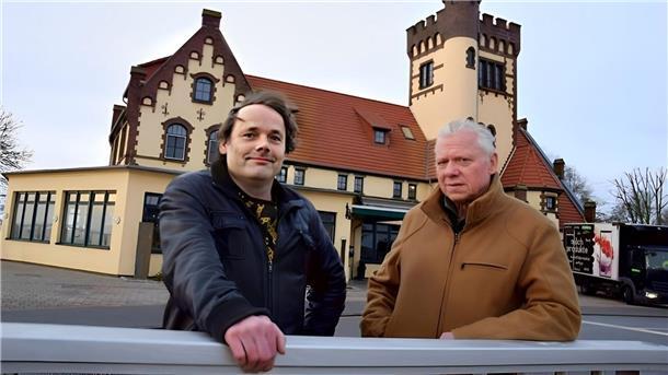 Marco Backhaus, Eigentümer des Weserschlösschens (links), kann die Suche nach einem Nachfolger für den bisherigen Pächter Frank Hennersdorf beenden.