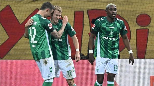 Sieg gegen Union: Werder träumt von Europa Marco Grüll (M) war mit seinem Doppelpack einer der Garanten für den nächsten Werder-Sieg.