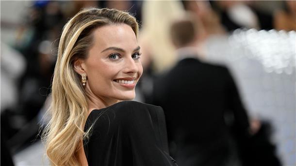 „Ikone“: Stars gedenken Karl Lagerfeld beim „Met Ball“ Margot Robbie bei der Eröffnung der Ausstellung „Karl Lagerfeld: A Line of Beauty“ im New Yorker Metropolitan Museum of Art.